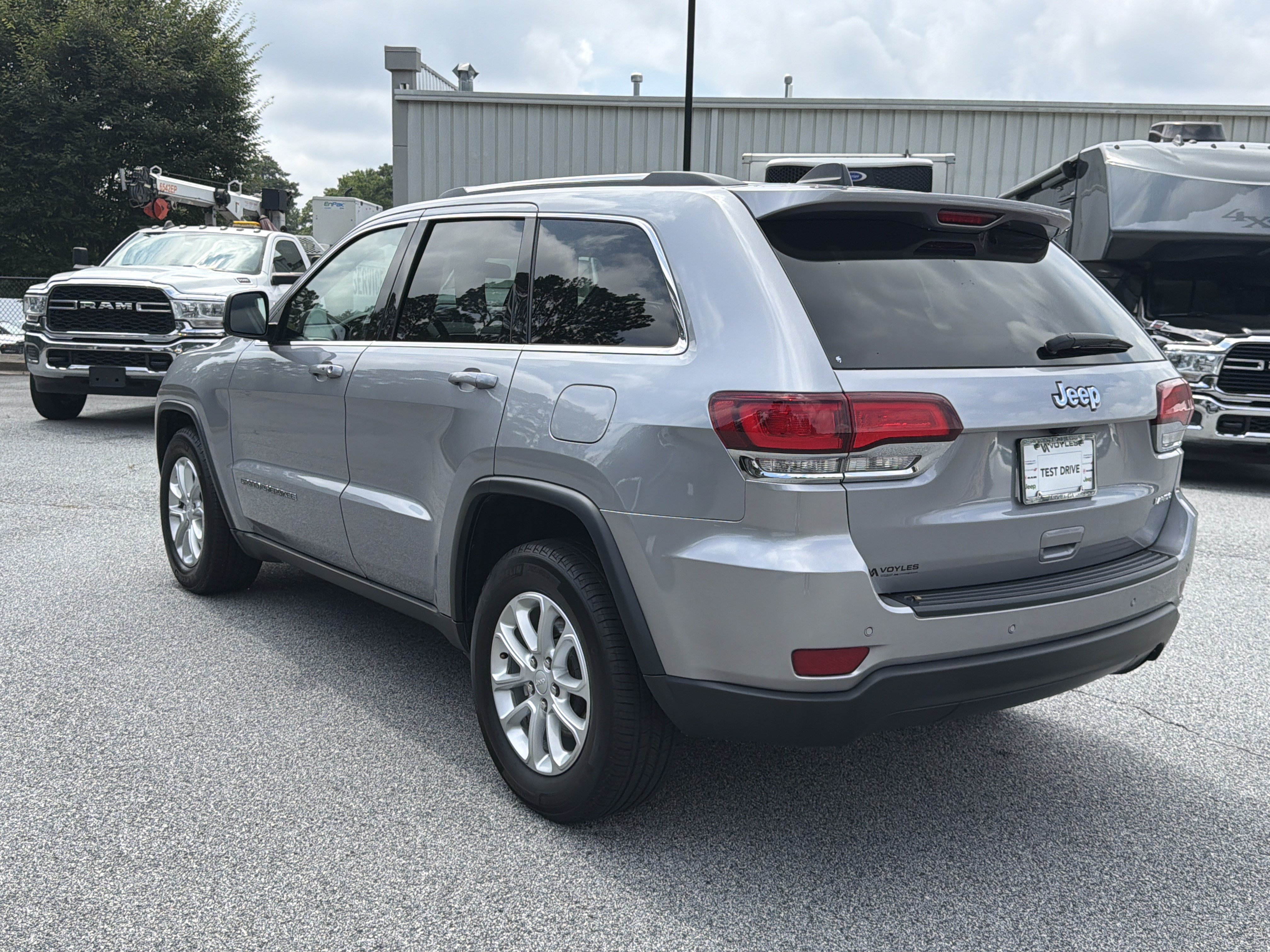 Used 2021 Jeep Grand Cherokee Laredo RWD image 6