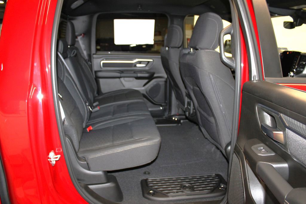 New 2026 RAM 1500 4x4 Crew Cab image 32
