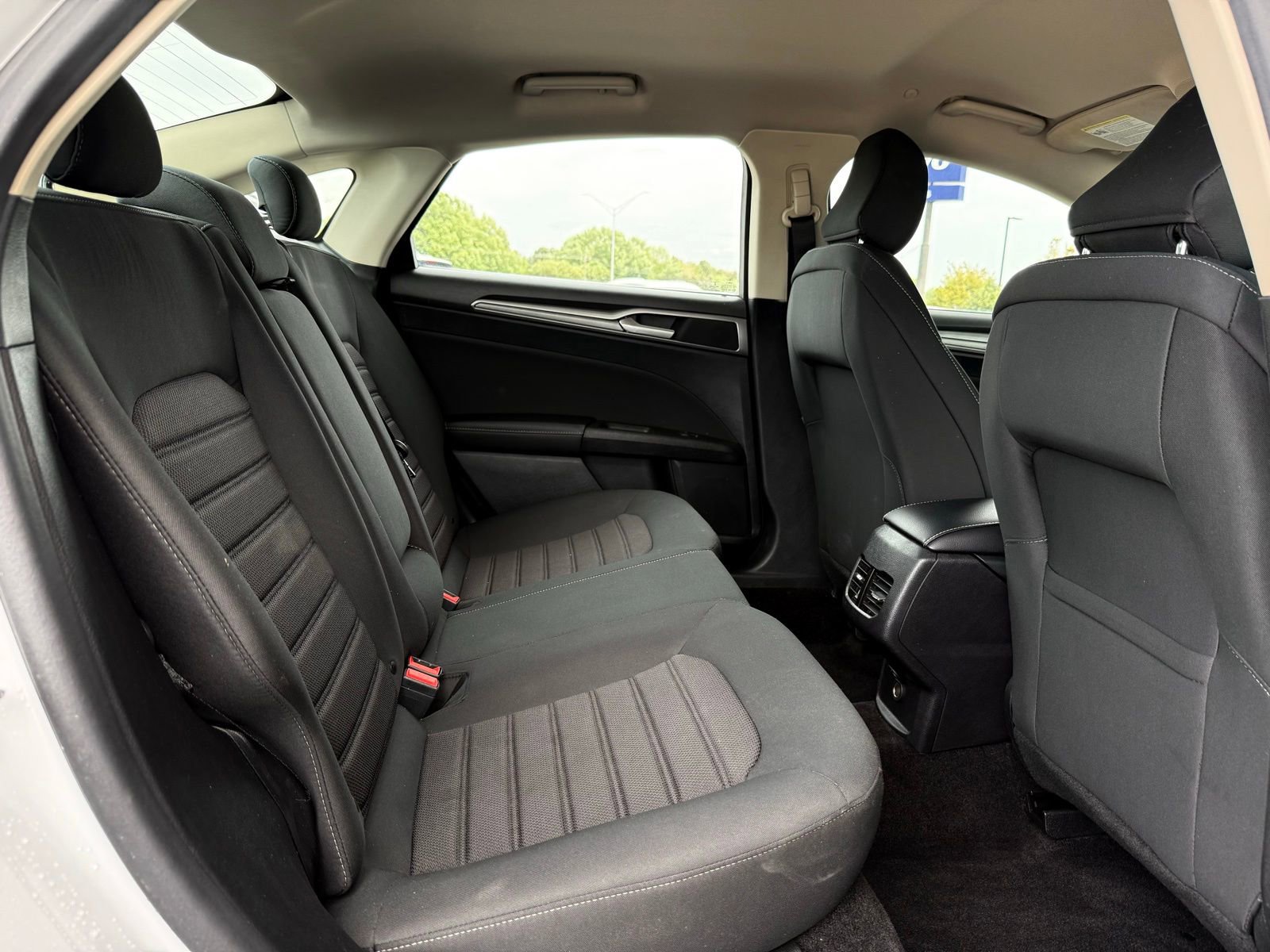 Used 2020 Ford Fusion SE image 16