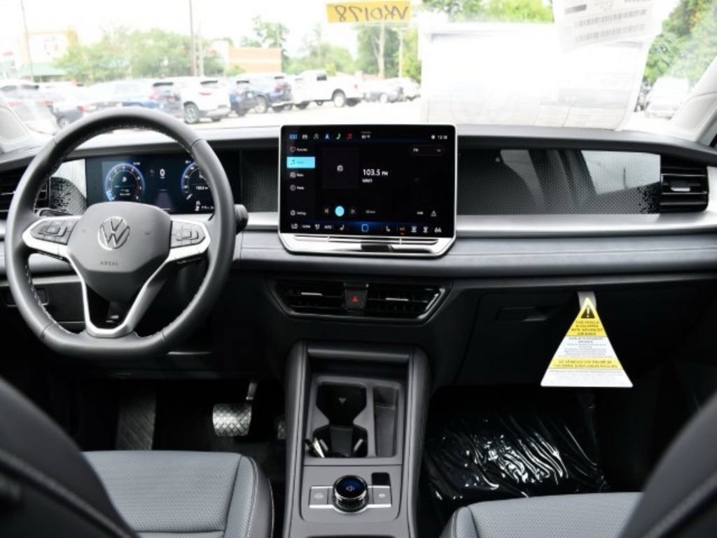 New 2025 Volkswagen Tiguan SE AWD/4WD image 17