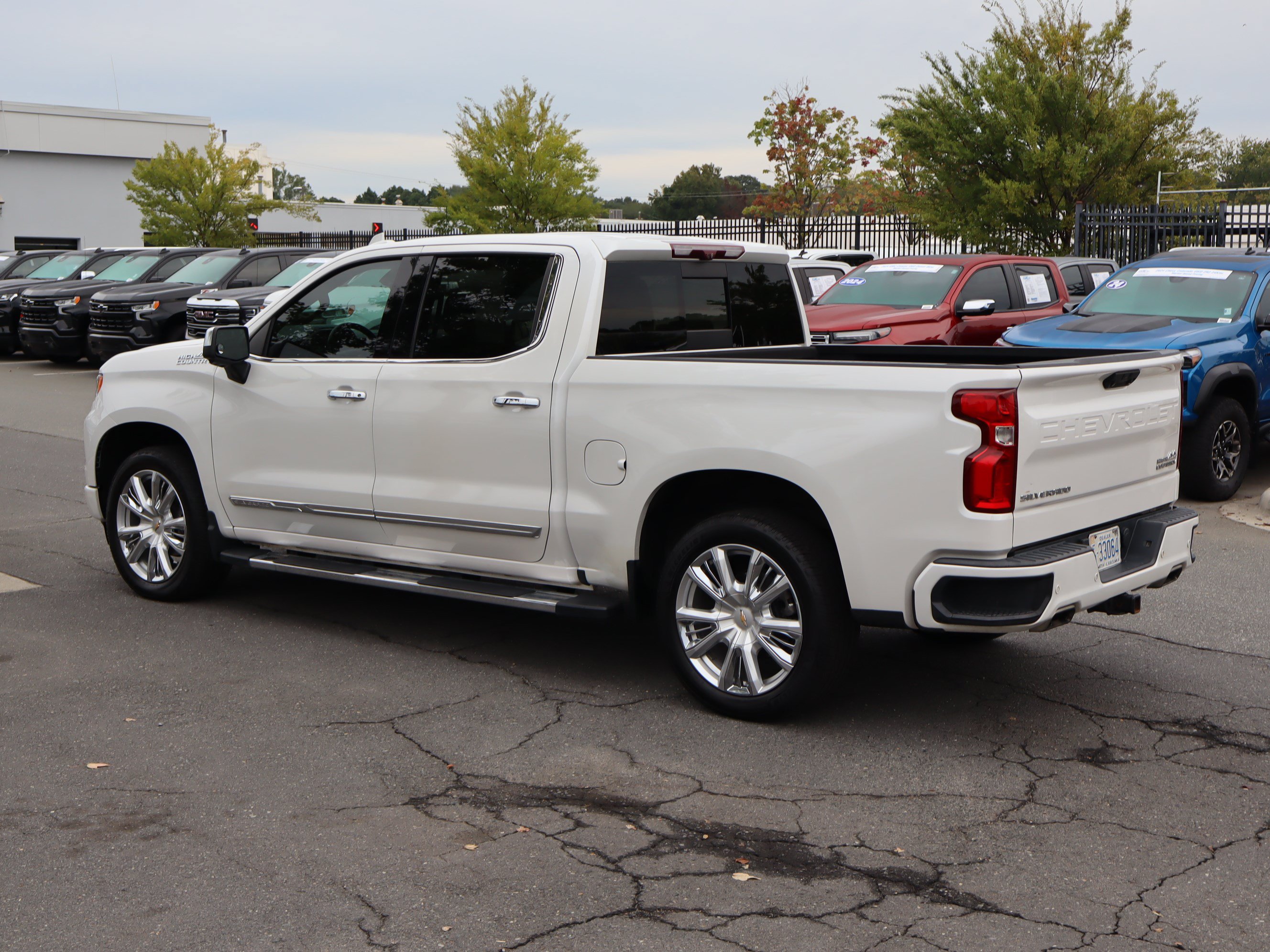 Used 2023 Chevrolet Silverado 1500 High Country w/ High Country Premium Package AWD/4WD image 8