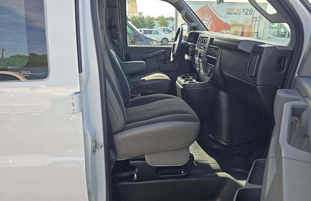 Used 2024 GMC Savana 2500 w/ Driver Convenience Package RWD image 10