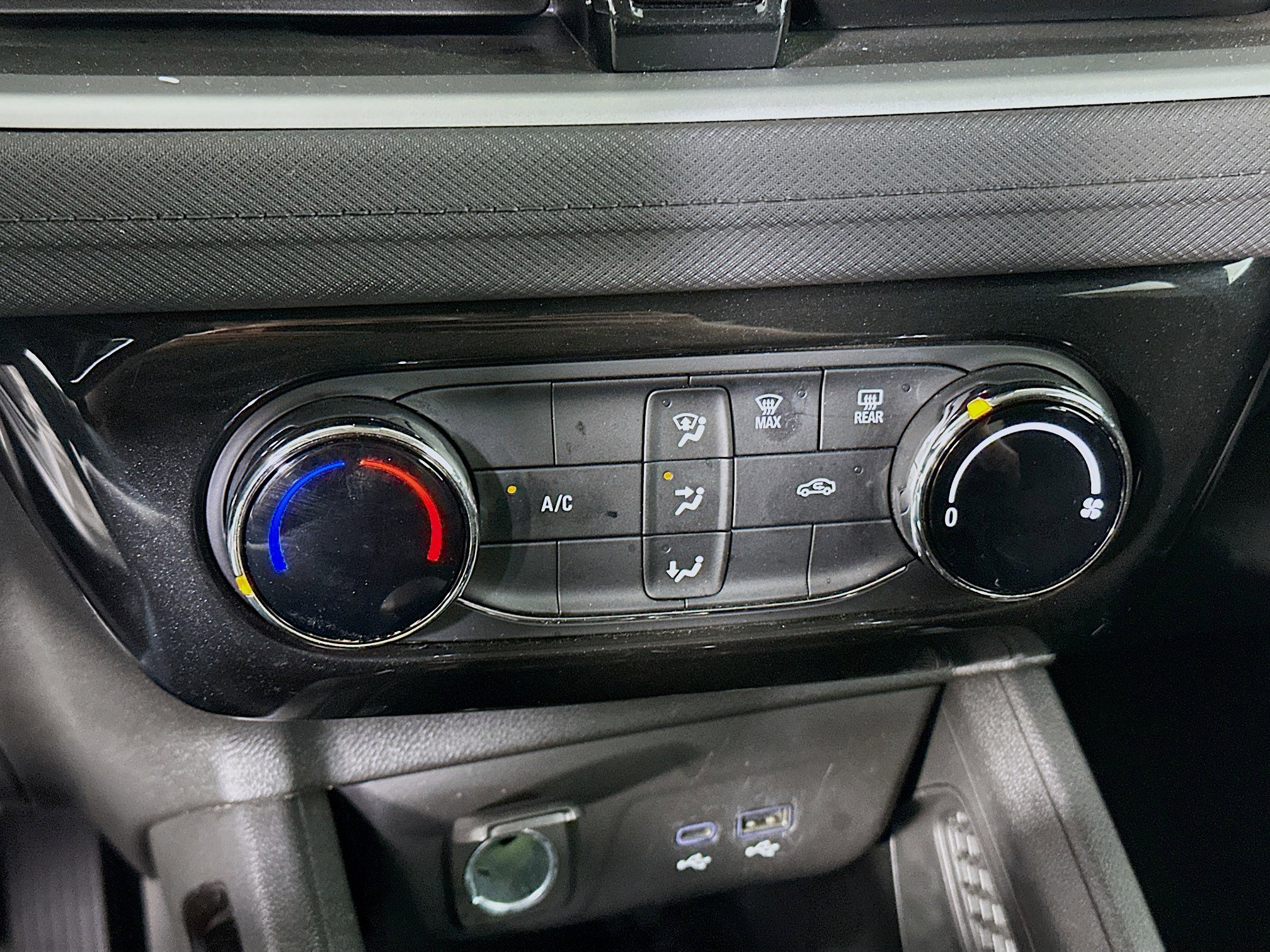 Used 2024 Chevrolet TrailBlazer LT FWD image 24