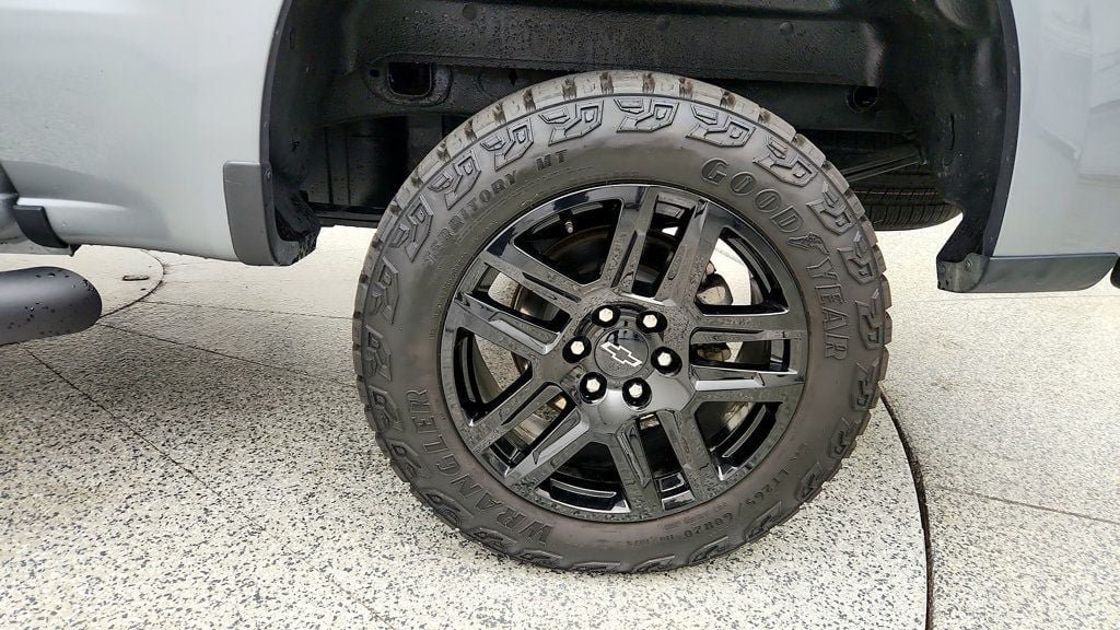 Used 2023 Chevrolet Silverado 1500 Custom Trail Boss w/ LPO, Dark Essentials Package AWD/4WD image 9