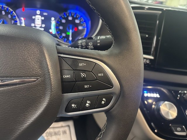 Used 2024 Chrysler Pacifica Touring-L image 19