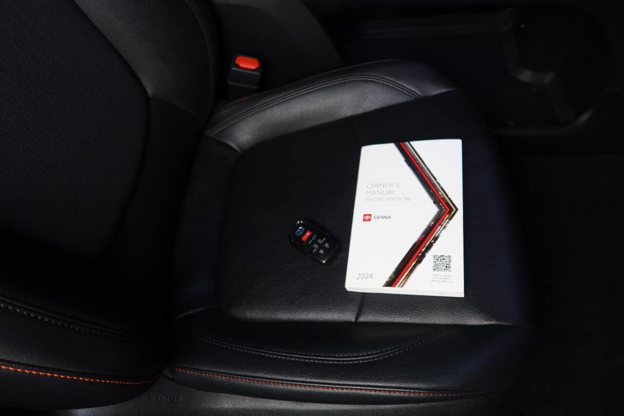Used 2024 Toyota Sienna XSE image 29