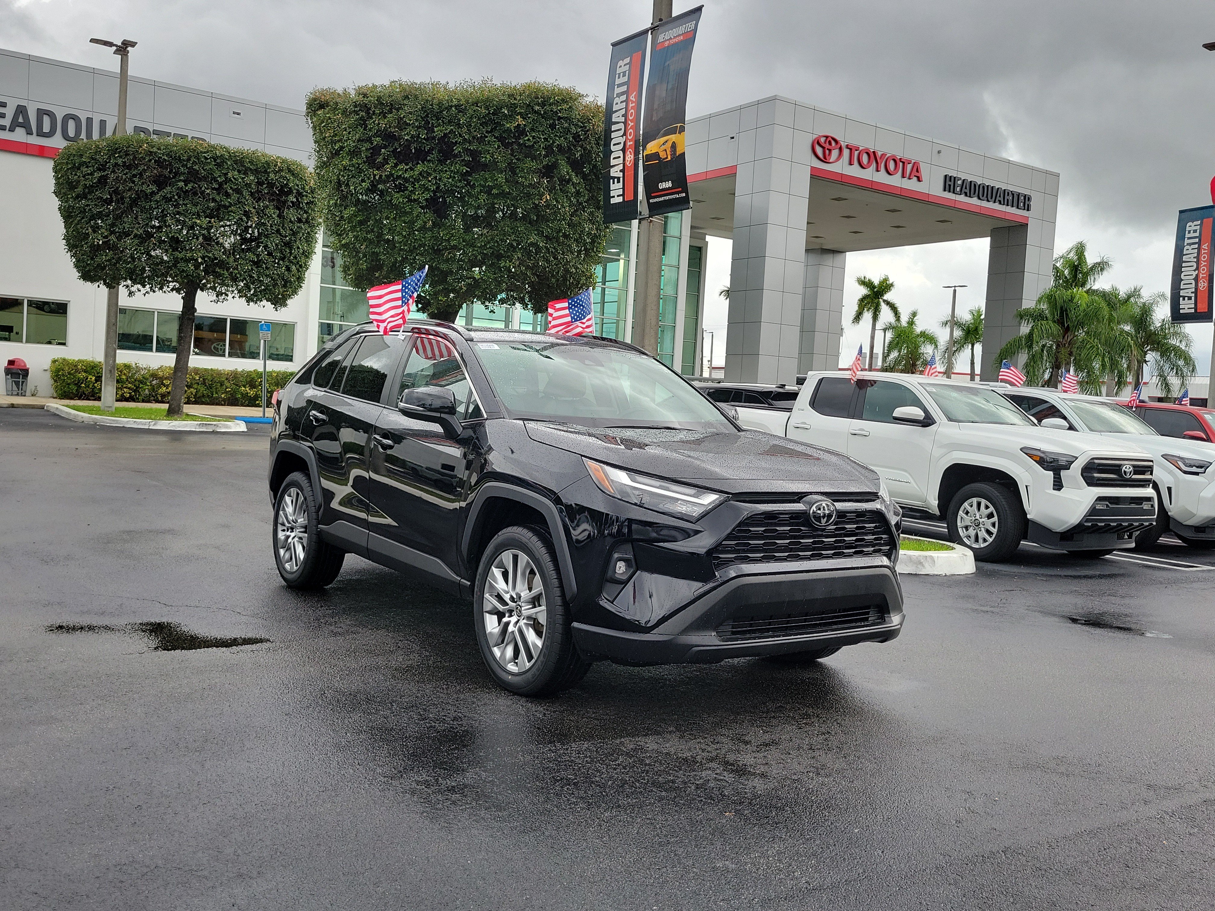 Used 2023 Toyota RAV4 XLE Premium FWD image 2