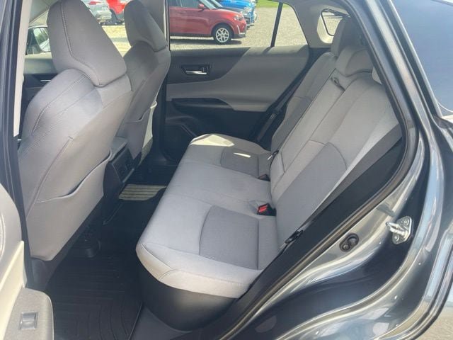 Used 2022 Toyota Venza LE AWD/4WD image 16