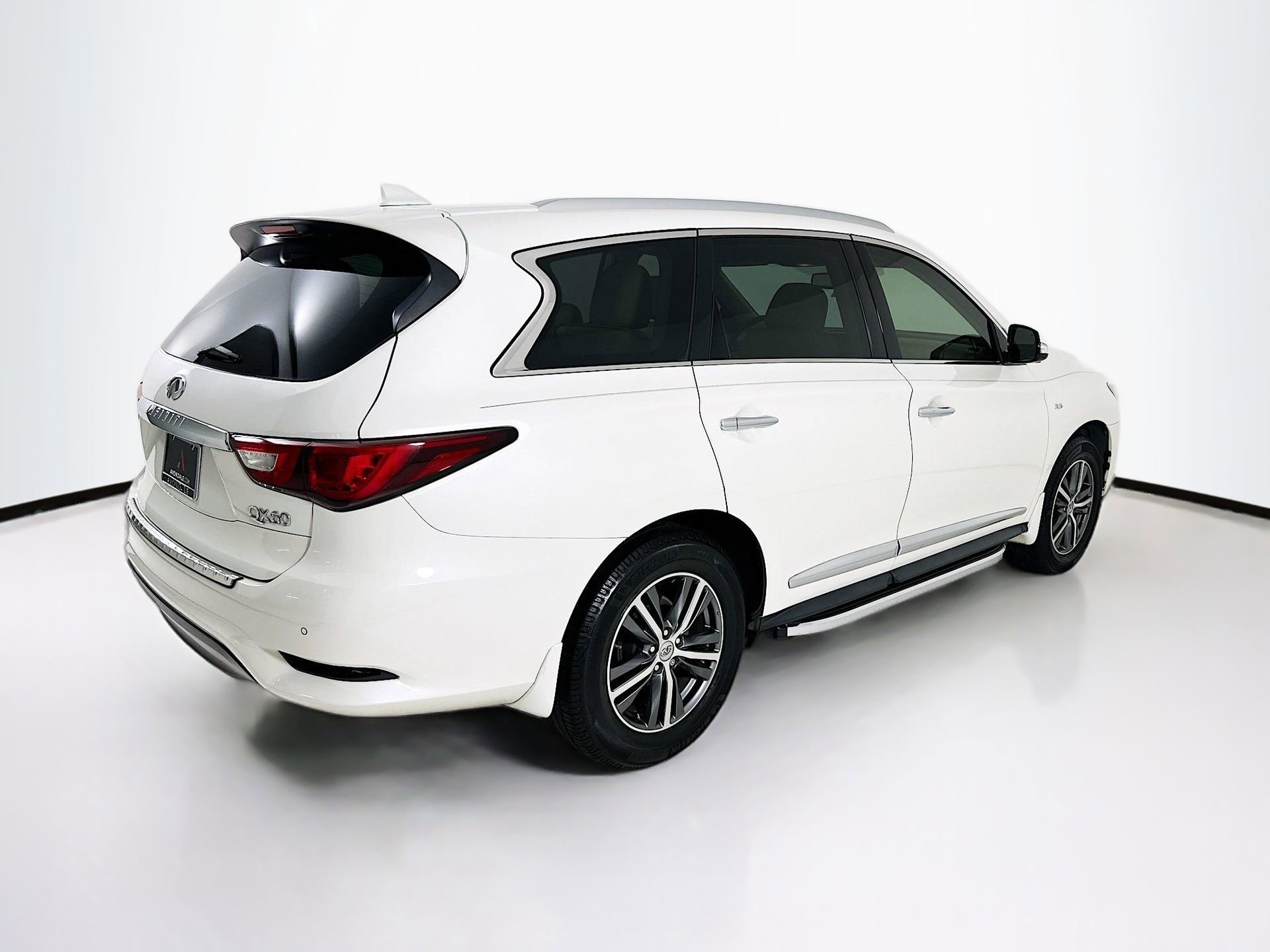 Used 2017 INFINITI QX60 FWD w/ Premium Plus Package image 8