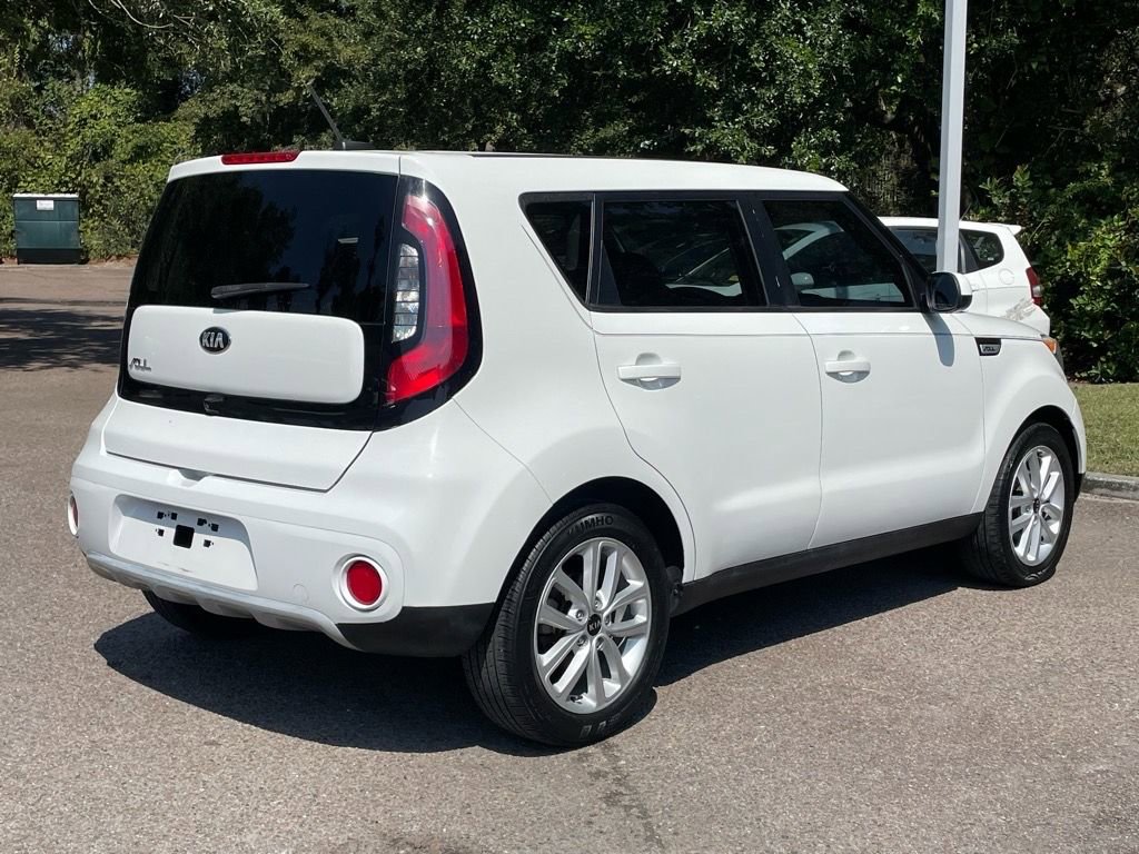 Used 2019 Kia Soul + image 3