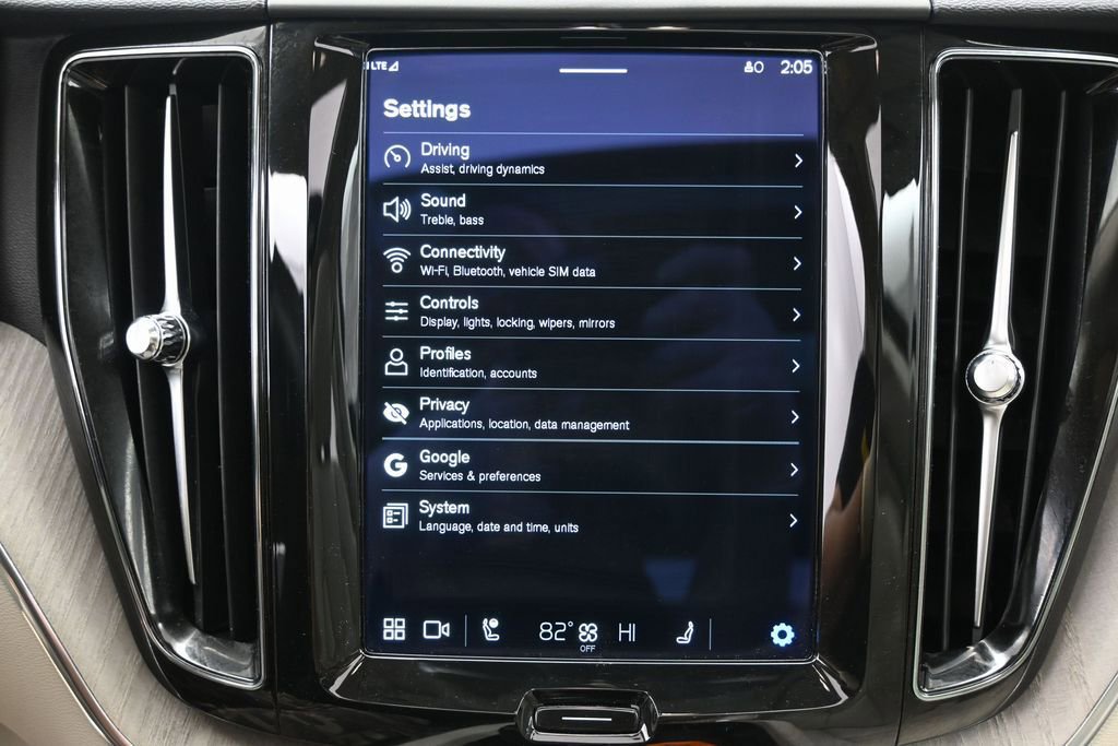 Used 2023 Volvo XC60 B5 Plus w/ Protection Package Premier image 25