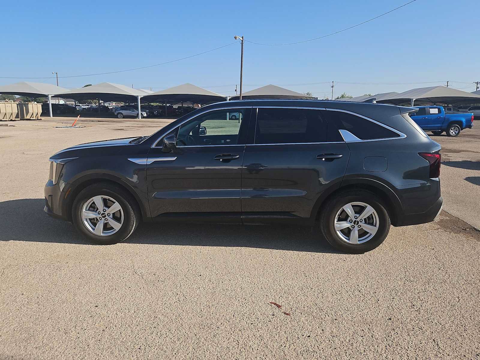 Used 2024 Kia Sorento LX FWD image 5