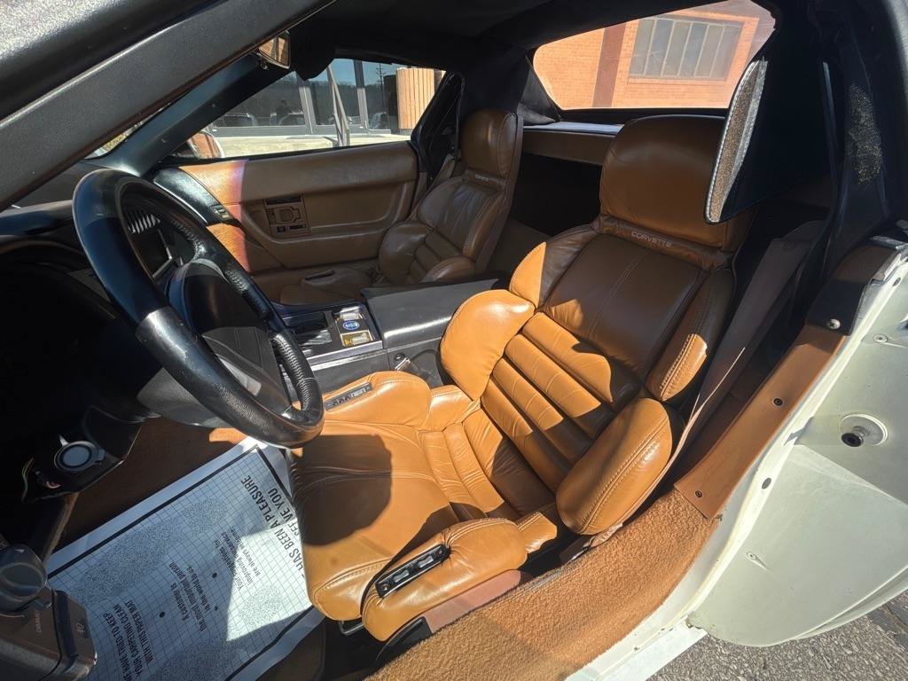 Used 1990 Chevrolet Corvette Convertible RWD image 16