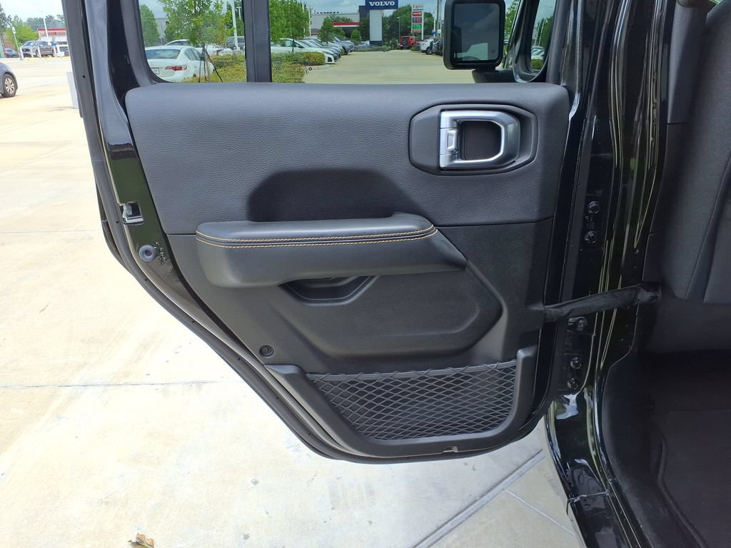 Used 2025 Jeep Wrangler Unlimited Sahara AWD/4WD image 15