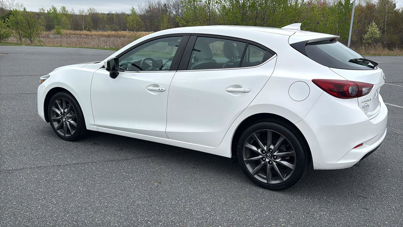 Used 2018 MAZDA MAZDA3 Grand Touring FWD image 10