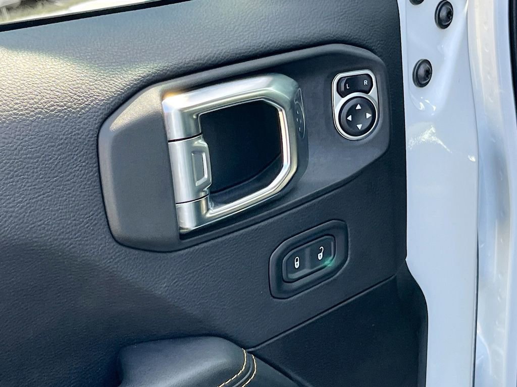 Certified 2025 Jeep Wrangler Unlimited Sahara image 17