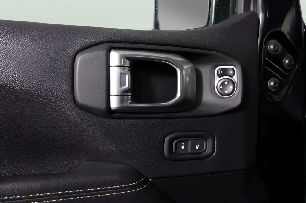 Used 2021 Jeep Wrangler Unlimited Sahara AWD/4WD image 34