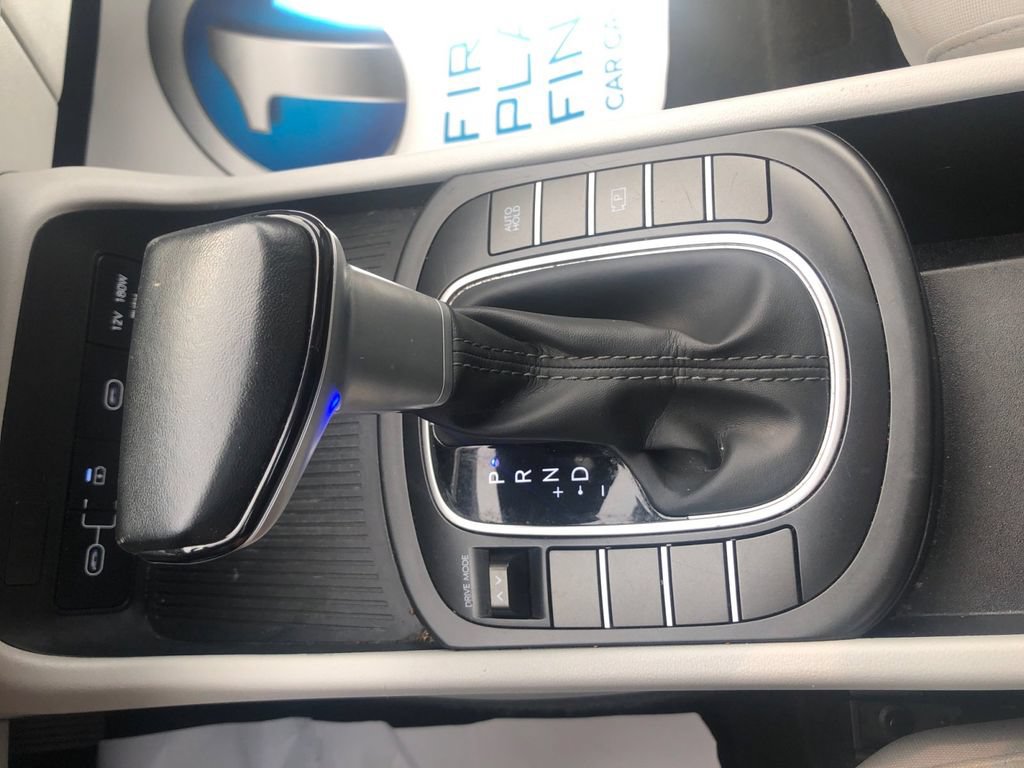 Used 2024 Hyundai Kona SEL FWD image 30