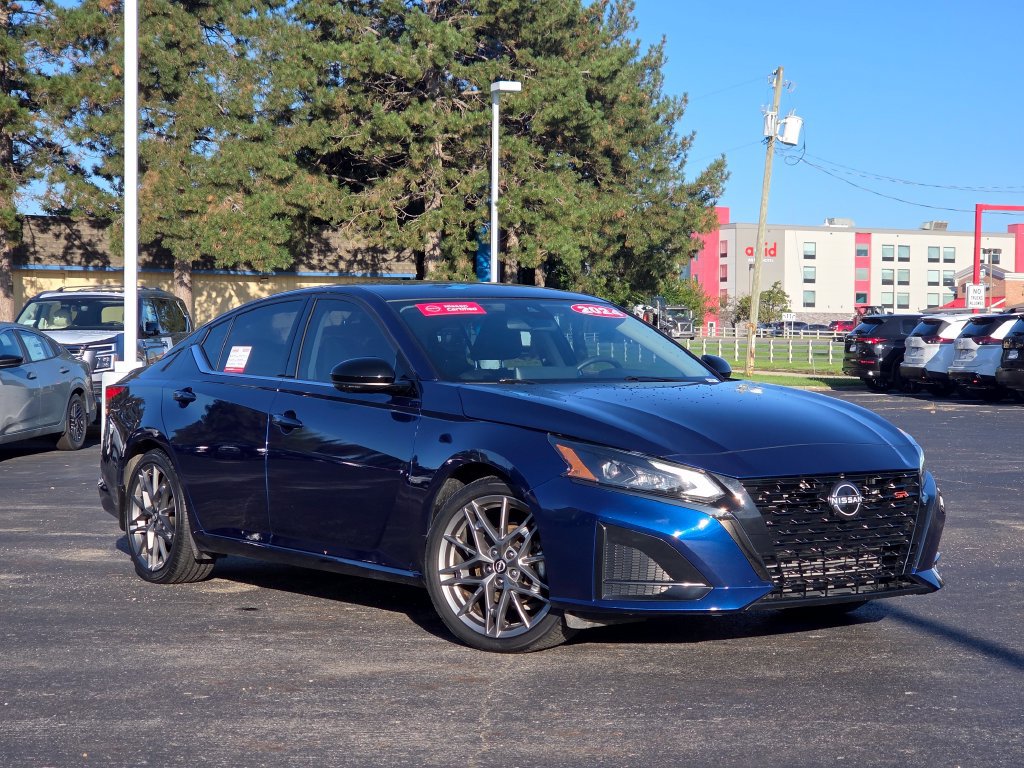 Certified 2024 Nissan Altima 2.0 SR FWD image 2