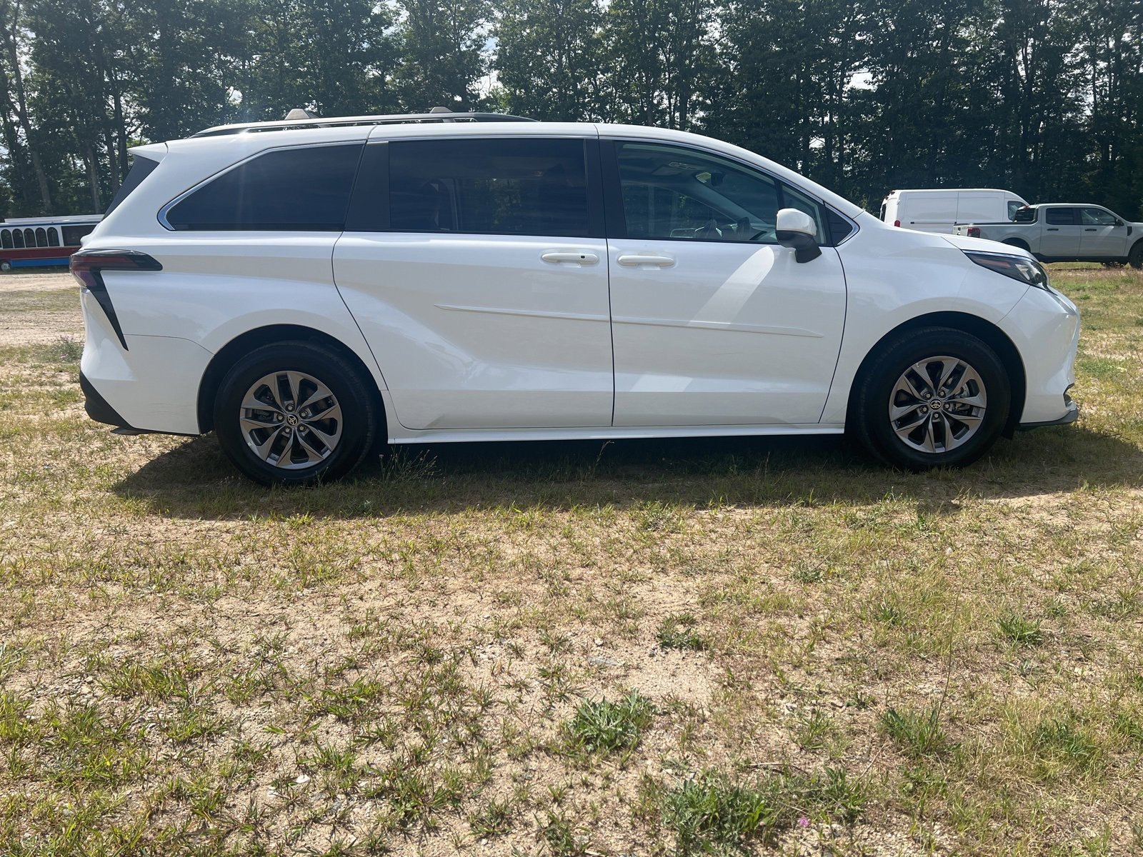 Used 2024 Toyota Sienna LE image 11