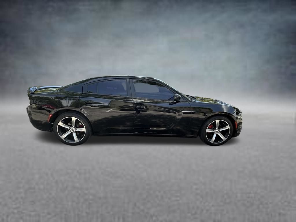 Used 2017 Dodge Charger SE RWD image 8