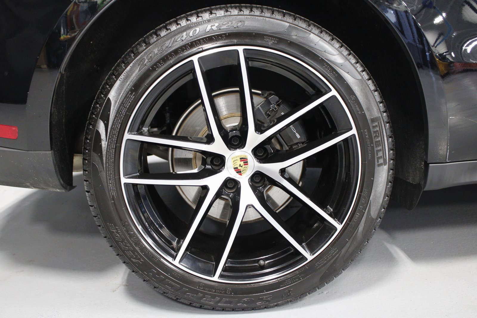 Certified 2025 Porsche Macan image 13