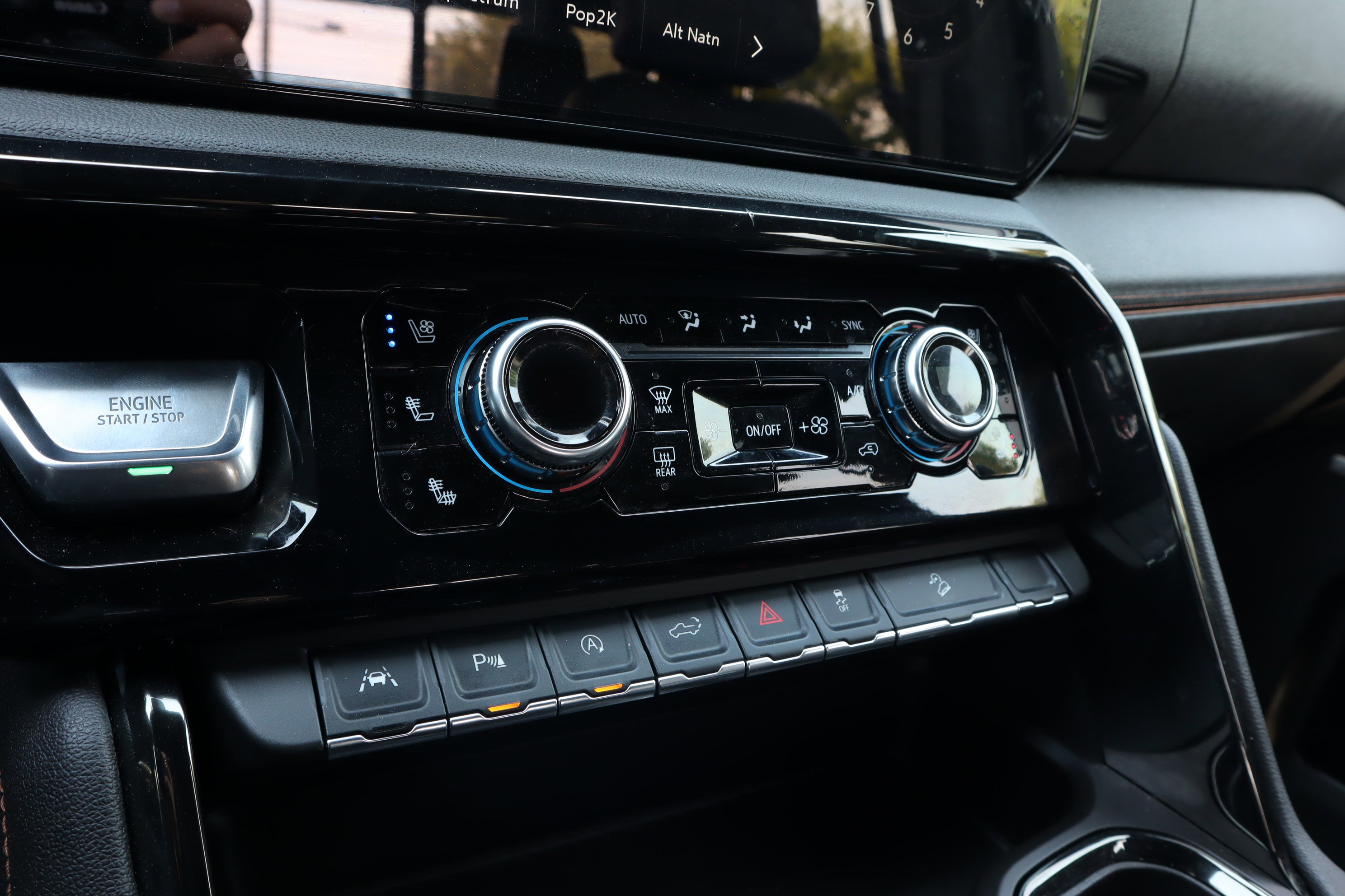 Used 2024 GMC Sierra 1500 AT4 w/ Technology Package image 17