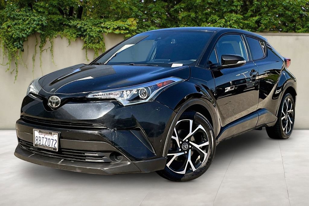 Used 2018 Toyota C-HR XLE FWD image 3