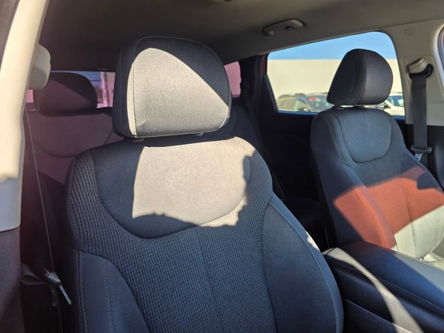 Used 2020 Hyundai Santa Fe SE image 11