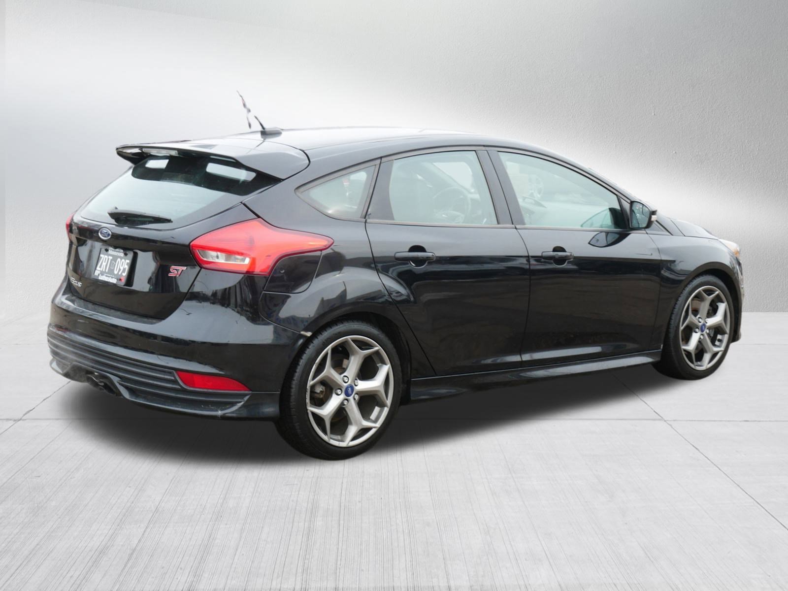 Used 2018 Ford Focus ST w/ Equipment Group 401A image 7