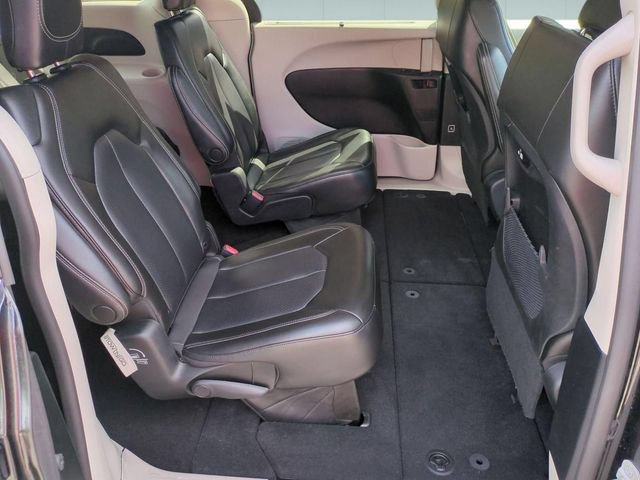 Used 2023 Chrysler Pacifica Touring-L FWD image 27