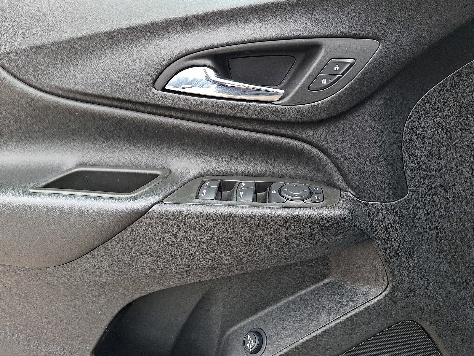 Used 2024 Chevrolet Equinox LT FWD image 12