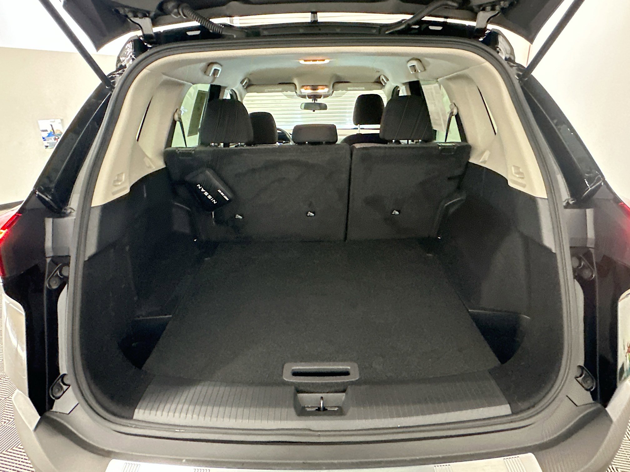 Used 2023 Nissan Rogue SV AWD/4WD image 29