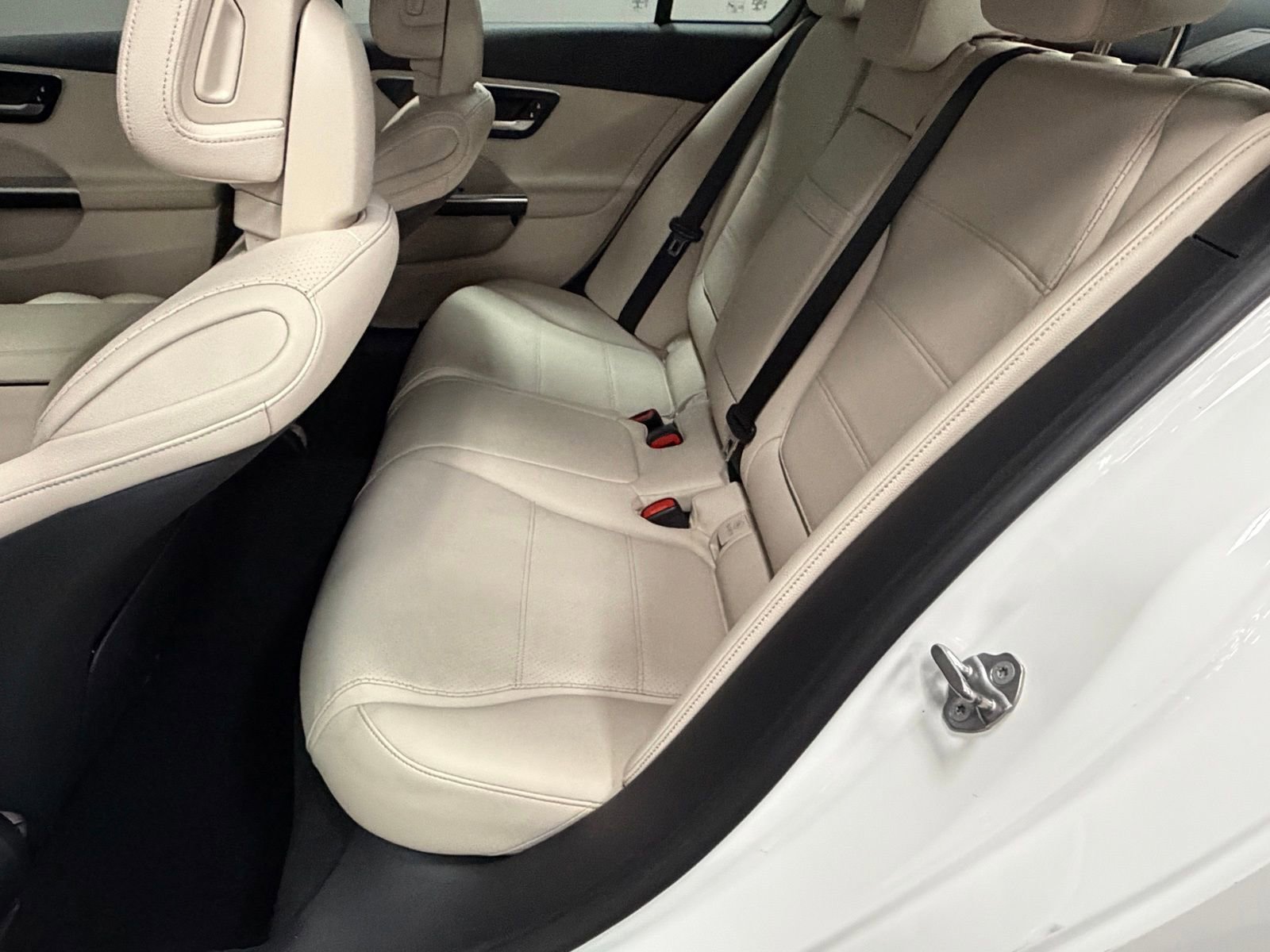 Certified 2022 Mercedes-Benz C 300 4MATIC Sedan image 39