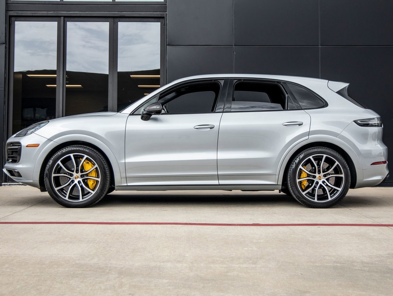Certified 2021 Porsche Cayenne GTS image 2