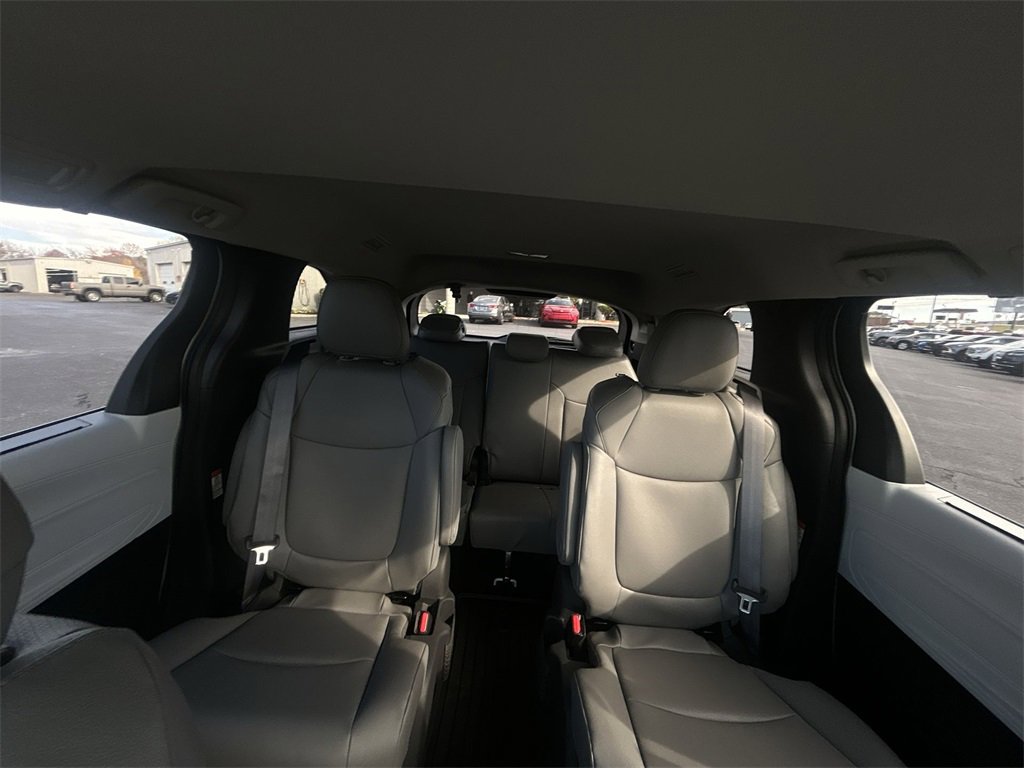 New 2025 Toyota Sienna XLE w/ XLE Plus Package image 22