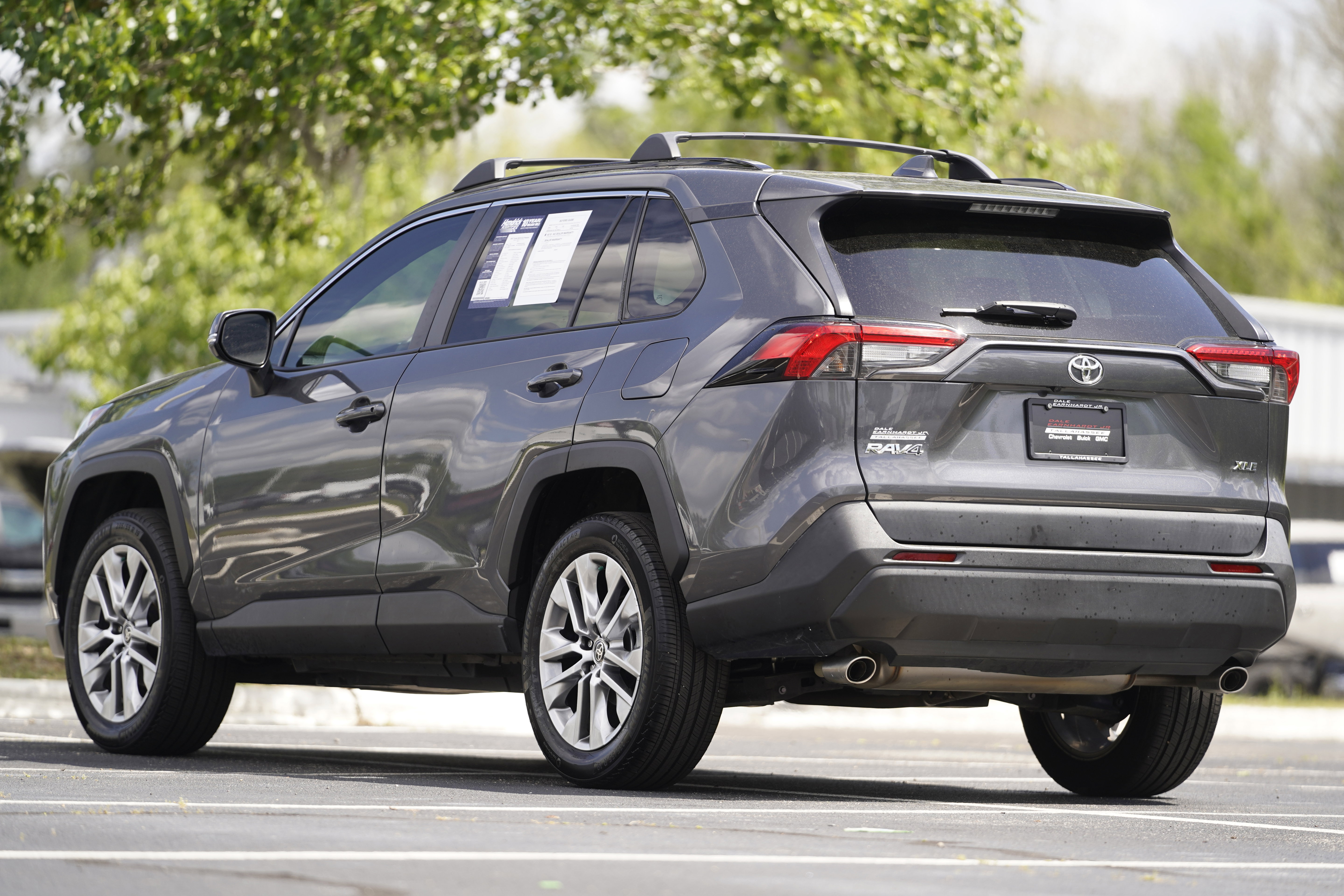 Used 2022 Toyota RAV4 XLE Premium FWD image 3