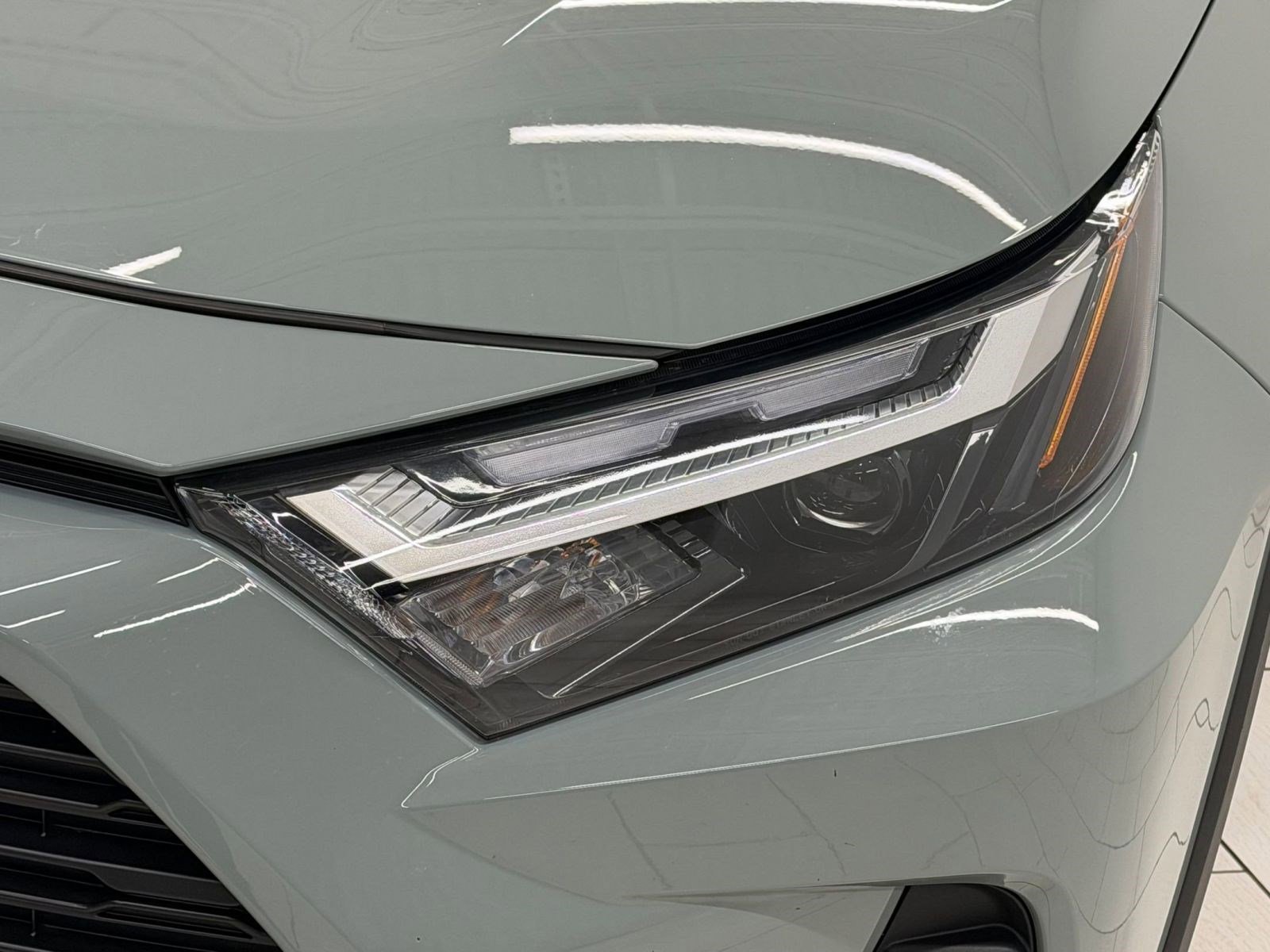 Used 2023 Toyota RAV4 XLE Premium FWD image 9