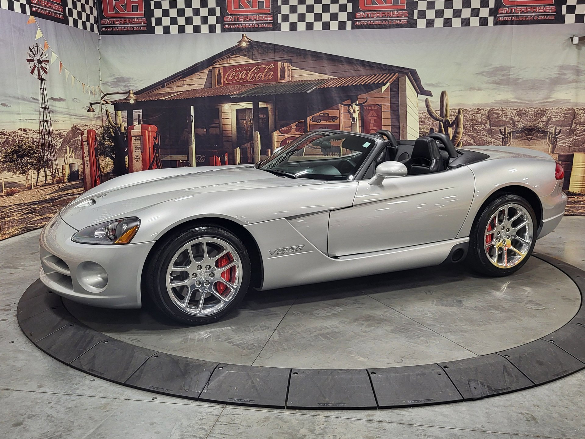 Used 2005 Dodge Viper SRT-10 image 2