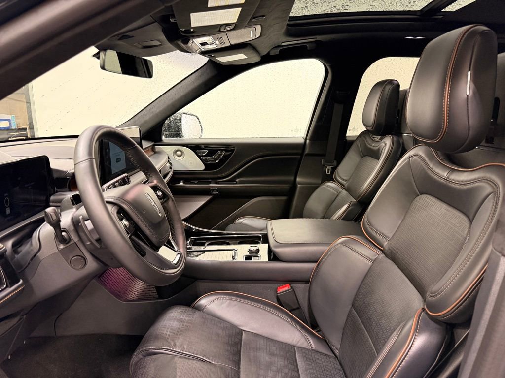 Used 2025 Lincoln Aviator Black Label AWD/4WD image 12