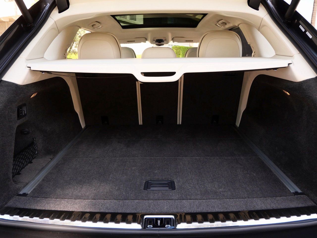 Used 2025 Bentley Bentayga Extended Wheelbase image 18