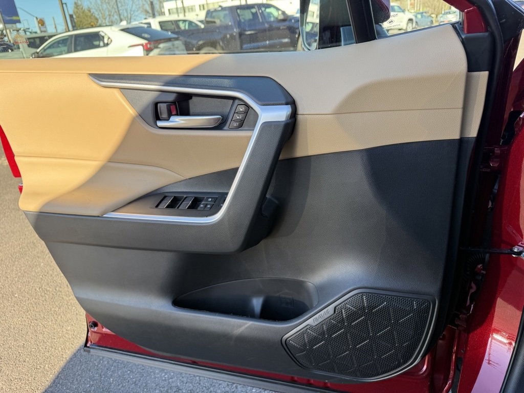 Used 2025 Toyota RAV4 XLE Premium image 22