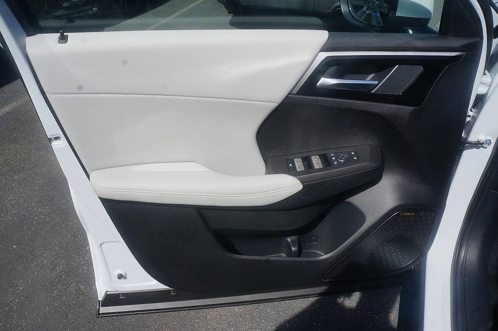 New 2025 Mitsubishi Outlander SE image 12