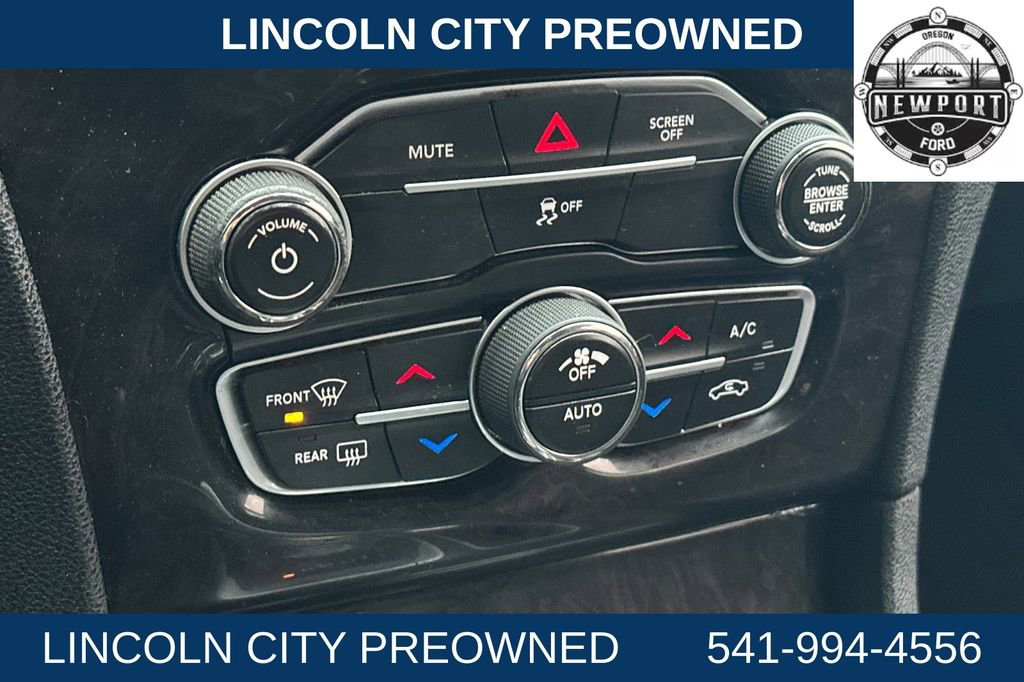 Used 2018 Chrysler 300 Limited image 18