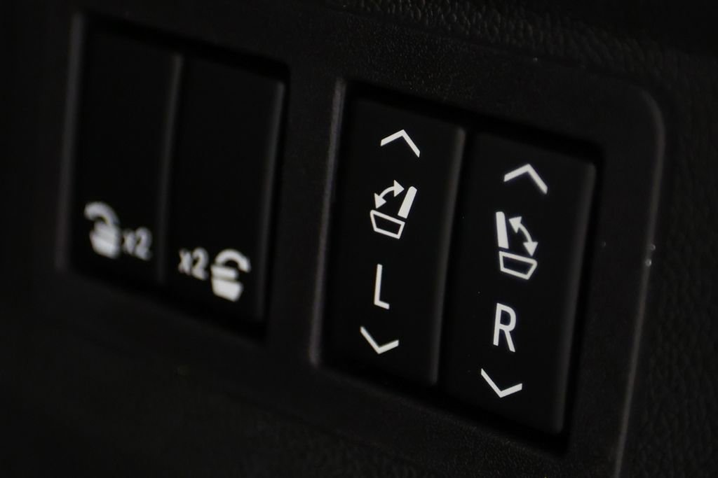 Used 2026 GMC Yukon XL Denali Ultimate w/ LPO, Illumination Package image 15