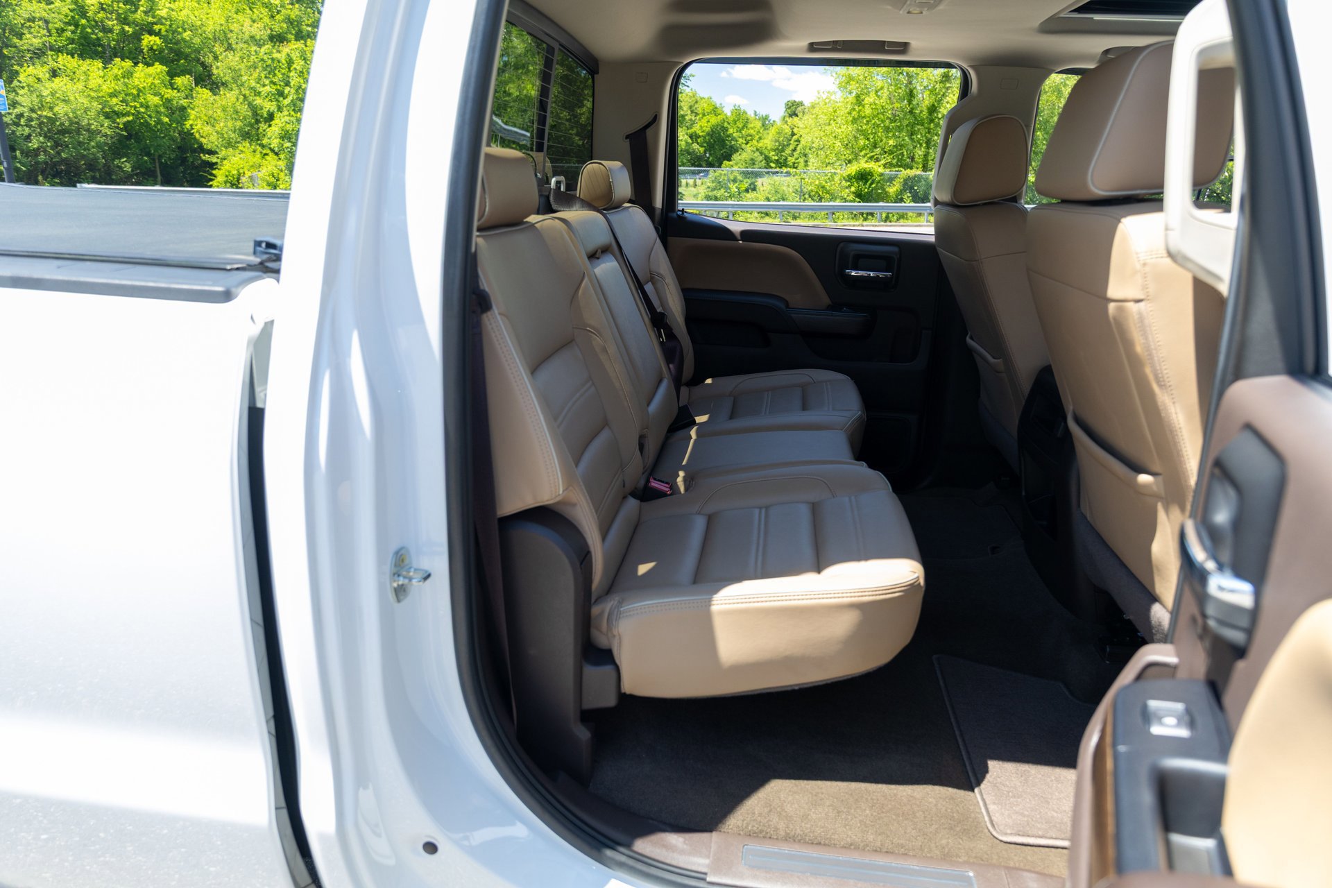 Used 2017 GMC Sierra 2500 Denali w/ Duramax Plus Package AWD/4WD image 35