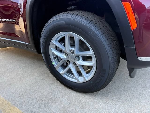 New 2025 Jeep Grand Cherokee L Laredo AWD/4WD image 4
