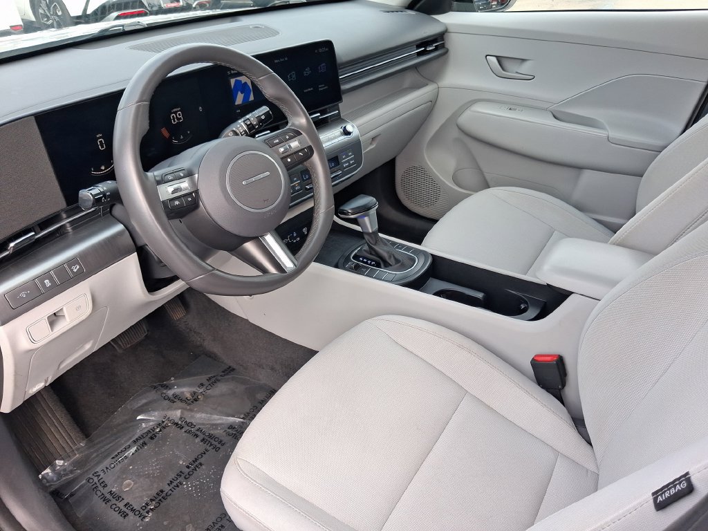 Used 2025 Hyundai Kona SEL AWD/4WD image 17
