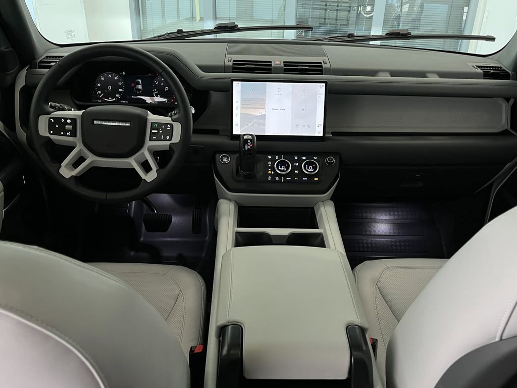 Used 2025 Land Rover Defender 110 S image 17