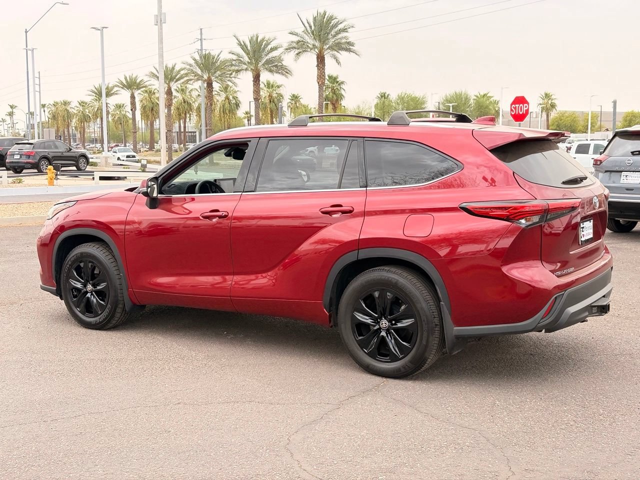 Used 2021 Toyota Highlander XLE AWD/4WD image 4